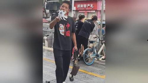 路边的吃瓜人是谁啊视频,视频背后的故事与真相